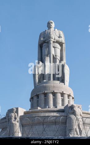 15 febbraio 2023, Amburgo: Vista del Monumento Bismarck nell'Old Elbe Park ai margini della città nuova di Amburgo. Foto: Markus Scholz/dpa/Picture Alliance/dpa | Markus Scholz Foto Stock