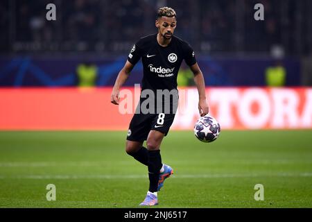 Francoforte sul meno, Germania. 21 febbraio 2023. Djibril semina di Eintracht Frankfurt in azione durante la partita di calcio della UEFA Champions League 16 tra Eintracht Frankfurt e SSC Napoli. Credit: Nicolò campo/Alamy Live News Foto Stock