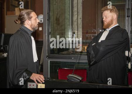 L'avvocato Yannick De Vlaeminck e l'avvocato Jonathan De Taye hanno raffigurato durante la costituzione della giuria al processo di Billali, dinanzi alla Corte delle Assizioni Bruxelles-capitale, mercoledì 22 febbraio 2023 a Bruxelles. L'uomo di 30 anni è sottoposto a processo per furto con il massacro di manodopera come circostanza aggravante. La vittima, Phat Banh Gia, è stata trovata morta il 31 maggio 2016 nel suo appartamento su Avenue Louise a Bruxelles. Il corpo ha mostrato diverse ferite da stab. La giuria del popolo sarà composta mercoledì pomeriggio, i dibattiti inizieranno lunedì mattina. FOTO DI BELGA NICOLAS MAETERLINCK Foto Stock