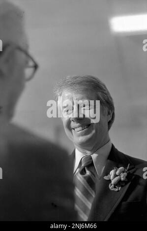 Il candidato democratico Jimmy carter sorride con il suo sorriso a un pranzo al Newport, NH Rotary Club. Circa aprile 1975. Foto Stock