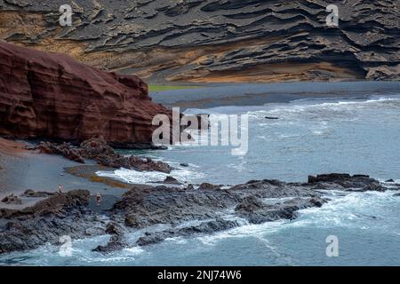 Spiagge di lava nel villaggio di pescatori El Golfo, Lanzarote, Isole Canarie, Spagna, Foto Stock