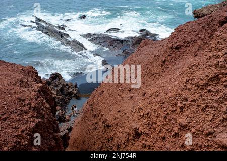 Spiagge di lava nel villaggio di pescatori El Golfo, Lanzarote, Isole Canarie, Spagna, Foto Stock