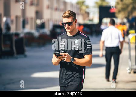 Mick Schumacher (GER) Mercedes AMG F1 pilota di riserva. 22.02.2023. Test di formula 1, Sakhir, Bahrein, preparazioni. Il credito fotografico dovrebbe essere: XPB/immagini dell'Associazione Stampa. Foto Stock