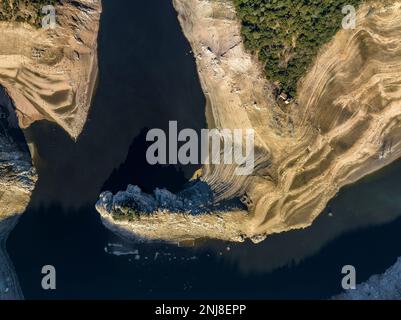 Rovine della città vecchia di Querós, demolite dalle acque del bacino idrico di Susqueda e che sono nuovamente visibili a causa di una siccità (Catalogna, Spagna) Foto Stock