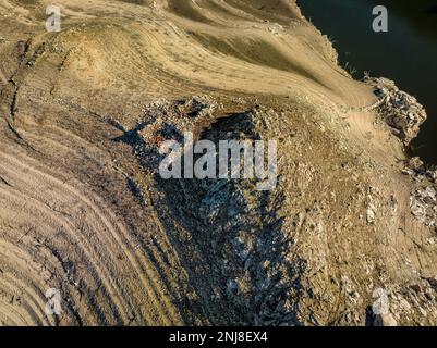 Rovine della città vecchia di Querós, demolite dalle acque del bacino idrico di Susqueda e che sono nuovamente visibili a causa di una siccità (Catalogna, Spagna) Foto Stock