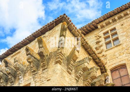 Vista del castello medievale nel villaggio di Lavardens, primo piano, la provincia storica Guascogna, la regione di Occitanie del sud-ovest della Francia Foto Stock