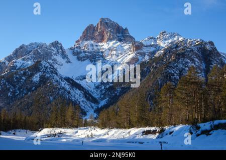 Monte Croda Rossa d'Ampezzo. Stagione invernale. Le Dolomiti. Alpi Italiane. Europa. Foto Stock