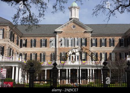 Accademia del Sacro cuore Scuola cattolica in conchting carnevale per la stagione del Mardi Gras a New Orleans. Foto Stock