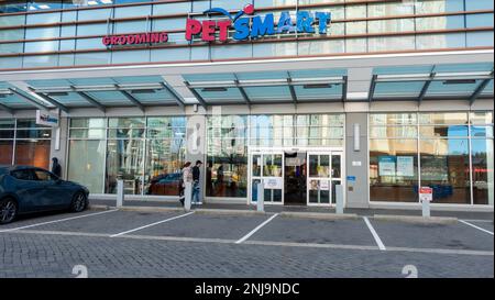 Febbraio 21 2023 - Petsmart store con cura degli animali domestici a Burnaby, British Columbia Canada Foto Stock