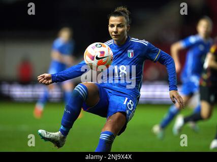 Arianna Caruso in azione durante la partita della Arnold Clark Cup ad Ashton Gate, Bristol. Data immagine: Mercoledì 22 febbraio 2023. Foto Stock