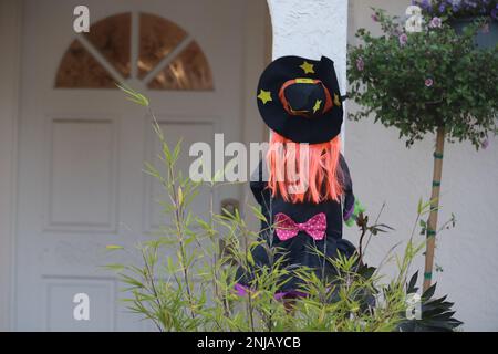 11-1-2022: Burlingame, California: Decorazioni di Halloween sulle strade Foto Stock