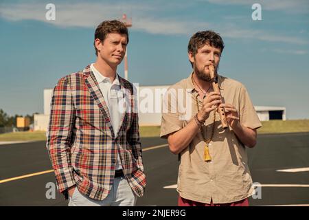 DATA DI RILASCIO: 26 maggio 2023. TITOLO: A proposito di Mio Padre. CASA DI PRODUZIONE: Lionsgate. DIRETTORE: Laura Terruso. TRAMA: Quando Sebastian dice al suo vecchio padre italiano immigrato salvo che sta per proporre alla sua ragazza tutta americana, salvo insiste sul crash di un fine settimana con i suoi genitori tony. STARRING: ANDERS HOLM as Lucky, BRETT DIER as Doug . (Credit Image: © Lionsgate/Entertainment Pictures/ZUMAPRESS.com) SOLO PER USO EDITORIALE! Non per USO commerciale! Foto Stock