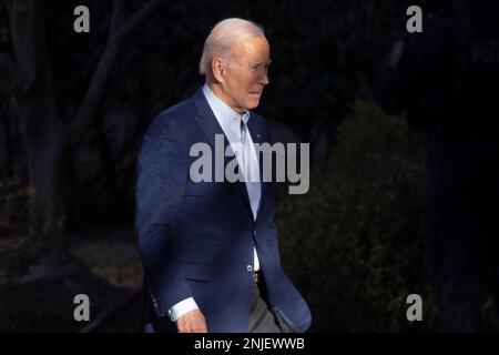 Washington, DC, Stati Uniti. 18th Feb, 2023. Il presidente degli Stati Uniti Joe Biden si reca in massa nel campus della Georgetown University a Washington, DC, USA, 18 febbraio 2023. Credito: Michael Reynolds/Pool tramite CNP/dpa/Alamy Live News Foto Stock