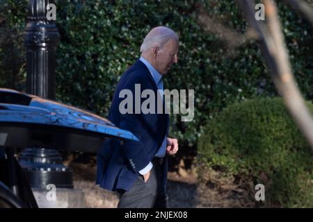 Washington, DC, Stati Uniti. 18th Feb, 2023. Il presidente degli Stati Uniti Joe Biden si reca in massa nel campus della Georgetown University a Washington, DC, USA, 18 febbraio 2023. Credito: Michael Reynolds/Pool tramite CNP/dpa/Alamy Live News Foto Stock