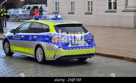 Varsavia, Polonia. 21 febbraio 2023. Un cordone di polizia dovuto alla visita del presidente americano Joe Biden in Polonia. Foto Stock