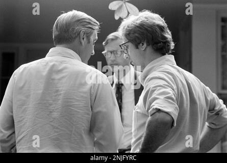 Il presidente elegge Jimmy carter, il vicepresidente elegge Walter Mondale con i consiglieri di carter's Plains, GA home. Foto Stock