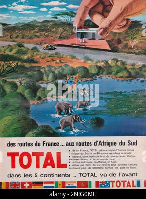 Totale distributore di benzina vintage francese pubblicità totale francese pubblicita totale pubblicita 1960s Foto Stock