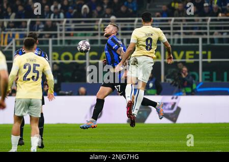 Milano Skriniar (FC Inter) durante la partita di calcio della UEFA Champions League tra FC Internazionale e FC Porto il 22 febbraio 2023 allo stadio Giuseppe Meazza di Milano. Foto Luca Rossini/e-Mage Foto Stock