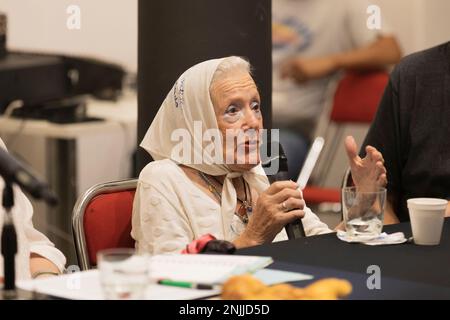 Buenos Aires, Argentina. 22nd febbraio, 2023. Il Vice Nazionale Alejandro Vilca e il legislatore della Città di Buenos Aires Alejandrina Barry, entrambi provenienti dal PTS-Frente de Izquierda, dopo il loro viaggio in Perù come membri delle Commissioni per i diritti umani del Congresso e della Legislatura, Presentato in udienza pubblica una relazione sulle violazioni dei diritti umani in Perù. I deputati nazionali Myriam Bregman, Nicolás del Caño del PTS e i peruviani autoconvenuti a Buenos Aires erano presenti all'udienza pubblica. Nora Morales de Cortiñas, co-fondatore delle madri della Plaza de Mayo e successivamente del Foto Stock