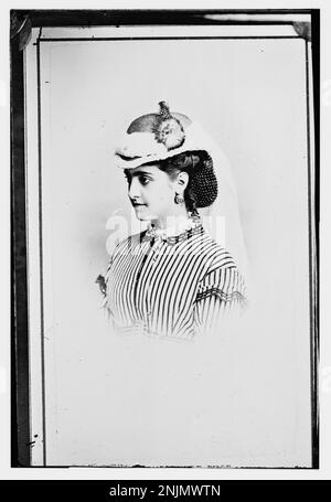 Ritratto di Adelina Patti, una rinomata cantante lirica del XIX secolo, catturato nella Brady-Handy Collection. Patti era nota per il suo notevole talento vocale e la sua carriera. Foto Stock
