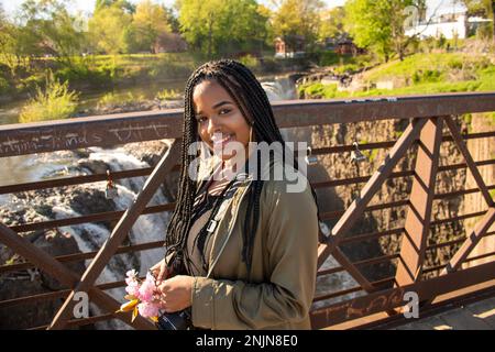 Giovane donna Afro Latina Foto Stock