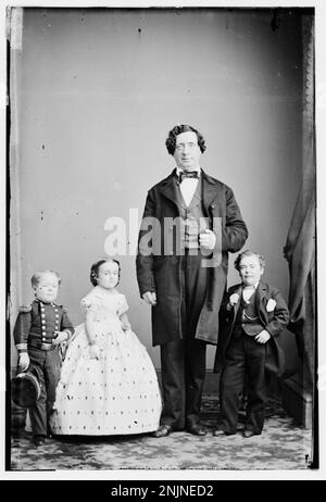 Il generale Tom Thumb, la signorina Lavinia Warren, il Commodore Nutt e il Gigante Foto Stock