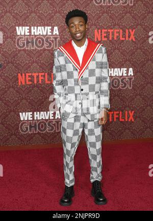 Los Angeles, Stati Uniti. 22nd Feb, 2023. Niles Fitch alla prima per 'We Have A Ghost' al Tedum Theatre di Hollywood. Picture Credit: Paul Smith/Alamy Live News Foto Stock