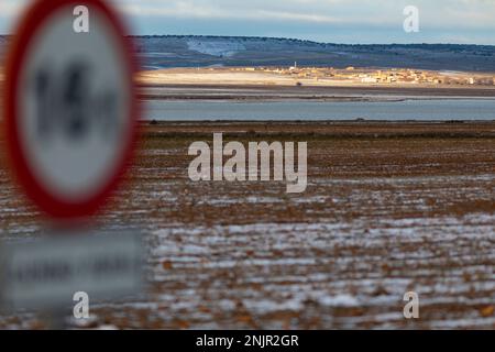 Campi agricoli in un paesaggio invernale. Laguna de Gallocanta, Teruel, Saragozza, Aragona, Spagna, Europa. Foto Stock