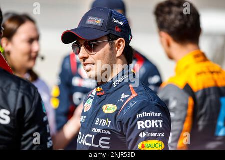 Sakhir, Bahrain - 23/02/2023, PEREZ Sergio (mex), Red Bull Racing RB19, ritratto durante la Formula 1 Armco test pre-stagione 2023 del Campionato del mondo FIA Formula uno 2023 dal 23 al 25 febbraio 2023 sul circuito Internazionale del Bahrain, a Sakhir, Bahrain - Foto Xavi Bonilla / DPPI Foto Stock
