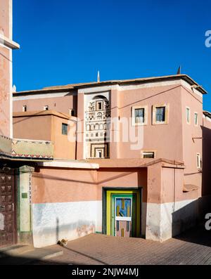 Afrika, Marokko, Provinz Tiznit, Tafraoute, Dorf Asguard Oudad am Fusse des Felsens Napoleons Hut, Foto Stock