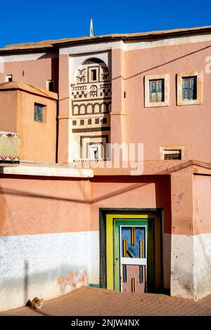 Afrika, Marokko, Provinz Tiznit, Tafraoute, Dorf Asguard Oudad am Fusse des Felsens Napoleons Hut, Foto Stock