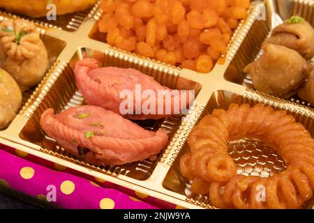 Mithai Imarti indiano chiamato anche Amitti, Amriti, Emarti, Omritti, Jahangir, Jhangiri, Jaangiri è Jalebi spiraloso come Mithai goduto su Holi, Diwali, R Foto Stock