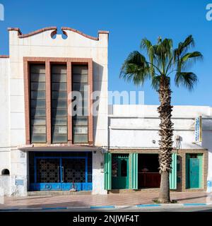 Afrika, Marokko, Südmarokko, Sidi Ifni, Art-Deco Fassade Cine Avenida Foto Stock