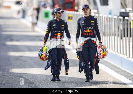 Sakhir, Bahrain - 23/02/2023, PEREZ Sergio (mex), Red Bull Racing RB19, ritratto con VERSTAPPEN Max (ned) durante la Formula 1 Armco, test pre-stagione 2023 del Campionato del mondo FIA Formula uno 2023 dal 23 al 25 febbraio 2023 sul circuito Internazionale del Bahrain, a Sakhir, Bahrain - Foto: Xavi Bonilla/DPPI/LiveMedia Foto Stock