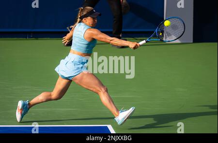 Dubai, UAE - 21 febbraio 2023, Yulia Putintseva del Kazakistan in azione contro Petra Kvitova della Repubblica Ceca durante il secondo round del Dubai Duty Free Tennis Championships 2023 WTA 1000 torneo di tennis il 21 febbraio 2023 a Dubai, UAE - Foto: ROB PRANGE / SpainDPPI / DPPI/LiveMedia Foto Stock