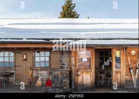 horn alm al Parco Naturale del Trodner Horn (in italiano: Parco naturale Monte Corno) è una riserva naturale a sud di Bolzano, in Alto Adige, Italia Foto Stock