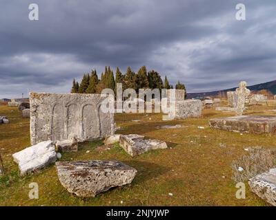 Stecci Cimiteri medievali a Bileca, Bosnia-Erzegovina. Sito UNESCO. Luogo di interesse storico. Foto Stock