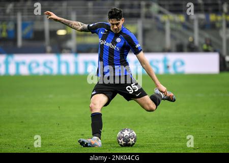 Alessandro Bastoni del FC Internazionale in azione durante la partita di calcio della Champions League tra FC Internazionale e FC Porto a San Siro stadiu Foto Stock