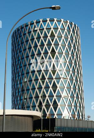 Ellipse Center ha inclinato l'edificio degli uffici a Sofia, Bulgaria, Europa orientale, Balcani, UE Foto Stock