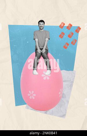 Invito poster banner collage di giovane ragazzo divertente seduto grande pittura uovo cova vendite di pasqua Foto Stock