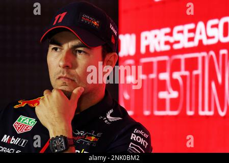 Sergio Perez (MEX) Red Bull Racing alla FIA Press Conference. 23.02.2023. Test di formula 1, Sakhir, Bahrein, giorno uno. Il credito fotografico dovrebbe essere: XPB/immagini dell'Associazione Stampa. Foto Stock