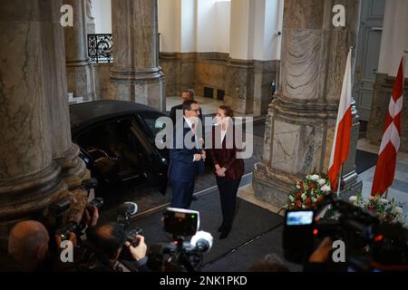 Danimarca / Copenaghen - 23/02/2023, Thibault Savary / le Pictorium - PM polacco in Danimarca per un incontro con il PM danese mette Frederiksen in merito al primo anno di guerra in Ucraina. - 23/2/2023 - Danimarca / Copenaghen - il danese PM mette Frederiksen accoglie il polacco PM Mateusz Morawiecki a Christiansborg per un incontro sul primo anno del conflitto in Ucraina. Foto Stock