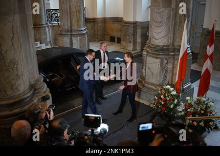 Danimarca / Copenaghen - 23/02/2023, Thibault Savary / le Pictorium - PM polacco in Danimarca per un incontro con il PM danese mette Frederiksen in merito al primo anno di guerra in Ucraina. - 23/2/2023 - Danimarca / Copenaghen - il danese PM mette Frederiksen accoglie il polacco PM Mateusz Morawiecki a Christiansborg per un incontro sul primo anno del conflitto in Ucraina. Foto Stock