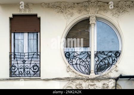Finestra rotonda in un edificio art nouveau, Valencia, Spagna Foto Stock