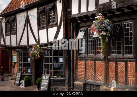 Stile Tudor e mattoni rossi a spina di pesce la città medievale di York, Inghilterra. Foto Stock