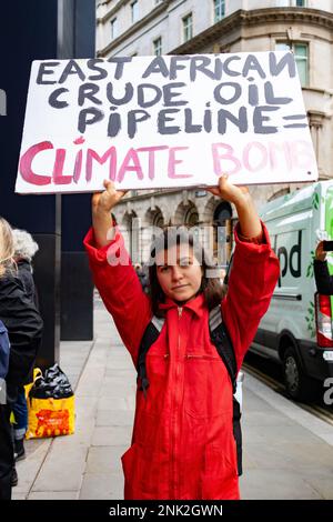 Londra, Inghilterra, Regno Unito, 23/02/2023, i membri della Coal Action si uniscono alle proteste globali contro gli assicuratori Talbot e Cincinnati che li esortano a smettere di assicurare il gasdotto petrolifero dell'Africa orientale (EACOP) Foto Stock