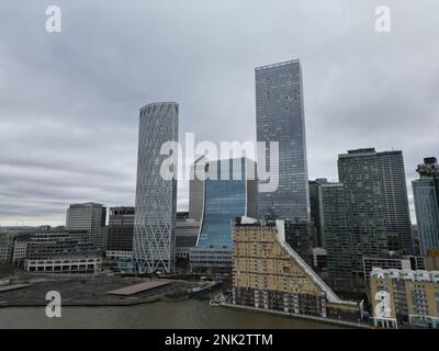 Riverside appartamenti Canary Wharf Londra UK drone vista aerea Foto Stock