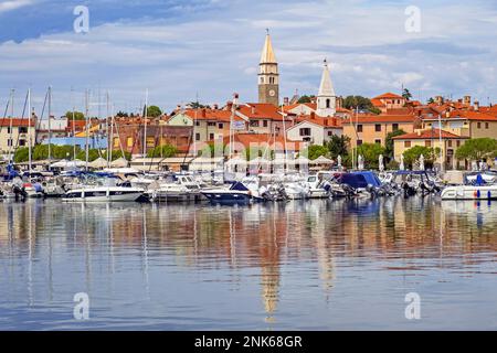 Izola / Isola, antico porto romano sulla penisola istriana lungo la costa adriatica, Coastal-Carst / Obalnokraška, Littoral / Primorska, Slovenia Foto Stock