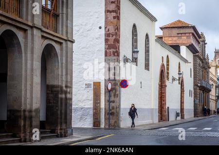 Strada storica nella città di la Laguna, Tenerife Foto Stock