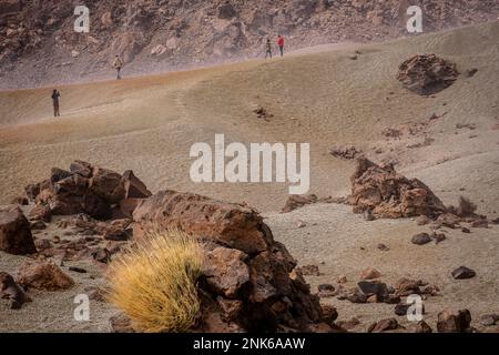 I turisti che visitano Las Minas de San Jose, le miniere di san Giuseppe, nel Parco Nazionale del Teide, Tenerife, Isole Canarie, Spagna Foto Stock